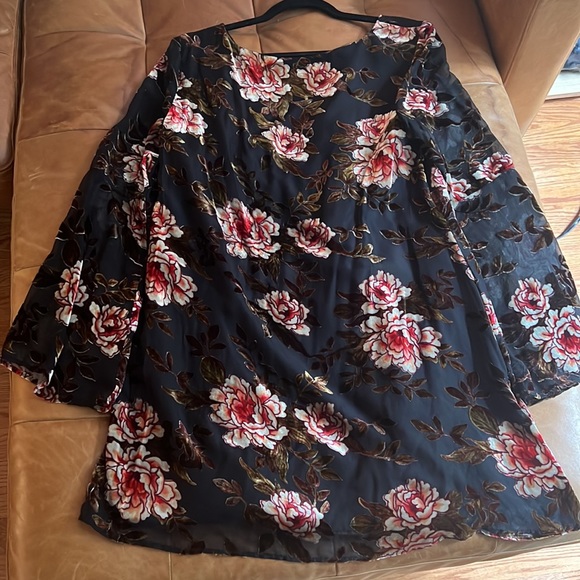 Cupcakes & Cashmere Valda Velvet Burnout Dress - Picture 2 of 4